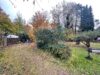 Englischer Garten: Attraktives Grundstück mit Altbestand und Potenzial - Blick zur mittig gelegenen Einfahrt