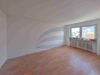 Sanierungsbedürftig 2-Zimmer Wohnung mit Balkon - Schlafzimmer