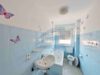 Sanierungsbedürftig 2-Zimmer Wohnung mit Balkon - Badezimmer