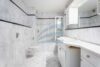 Ideal für Familien – Lichtdurchflutete 4-Zi.-Wohnung mit Loggia - Badezimmer