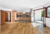 Ideal für Familien – Lichtdurchflutete 4-Zi.-Wohnung mit Loggia - Wohnküche mit angrenzender Loggia, neuer Boden visualisiert