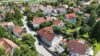 Attraktives Mehrfamilienhaus in idyllischer Lage nahe dem Ammersee - Hausfassade und Zufahrt zum Innenhof