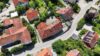 Attraktives Mehrfamilienhaus in idyllischer Lage nahe dem Ammersee - Vogelperspektive Straßenseite